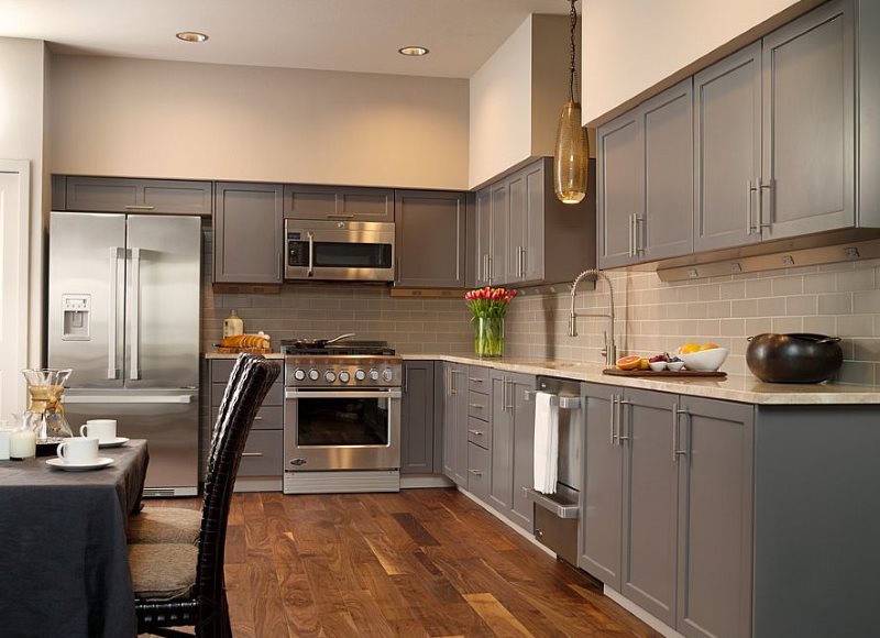 Beige ceiling in the kitchen with gray furniture