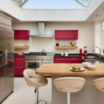 ผนังของสีที่เป็นกลางและชุดไวน์