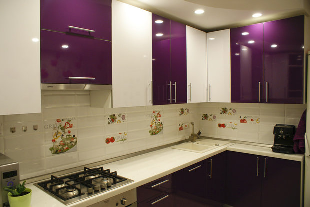 Apron jubin putih berkilat