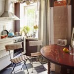 Piso de azulejo preto e branco