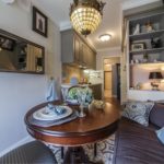 Mesa redonda de madeira