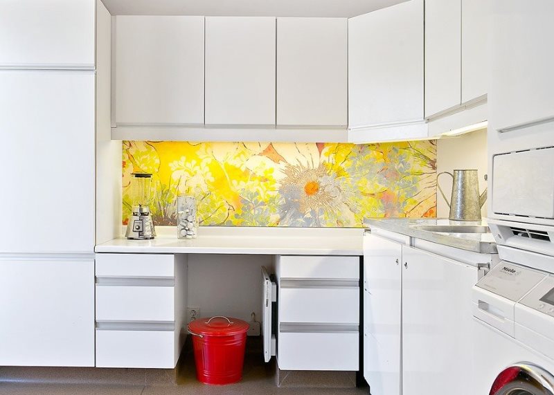 Set apron kuning dan set dapur putih