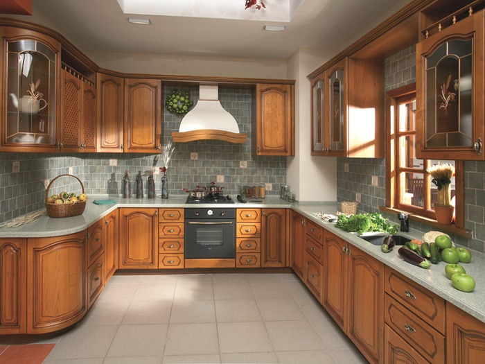 Таван в U-образна кухня.