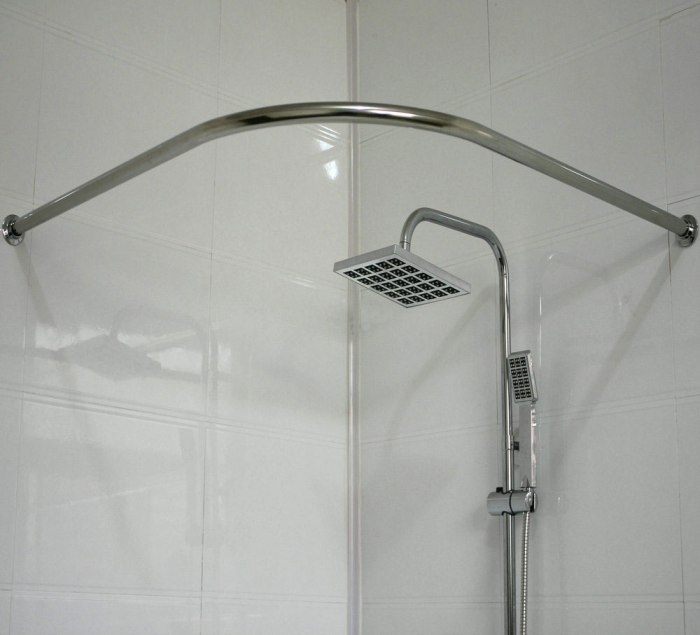 Corniche d'angle dans la salle de bain.