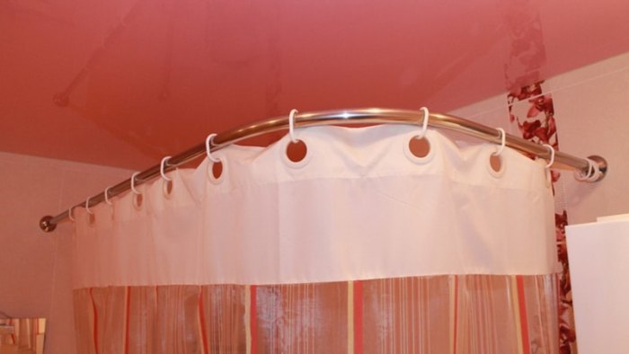 Corniche dans la salle de bain.