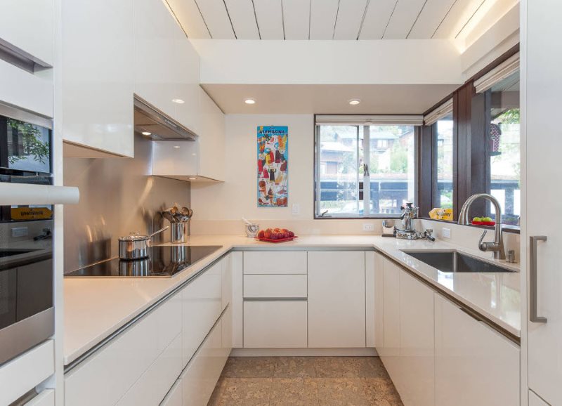 خزائن المطبخ الأبيض