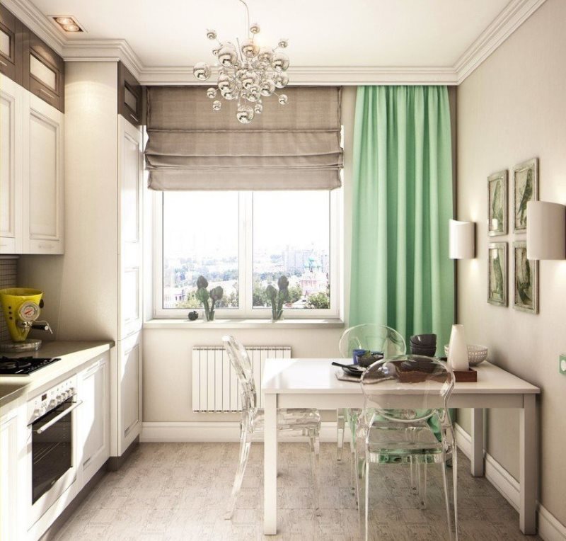 Perdea verde deschis pe fereastra unei bucătării case prefabricate