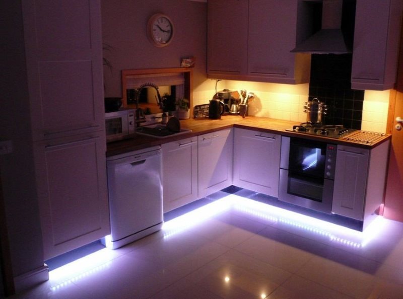 Kitchen perimeter lighting with LED strip