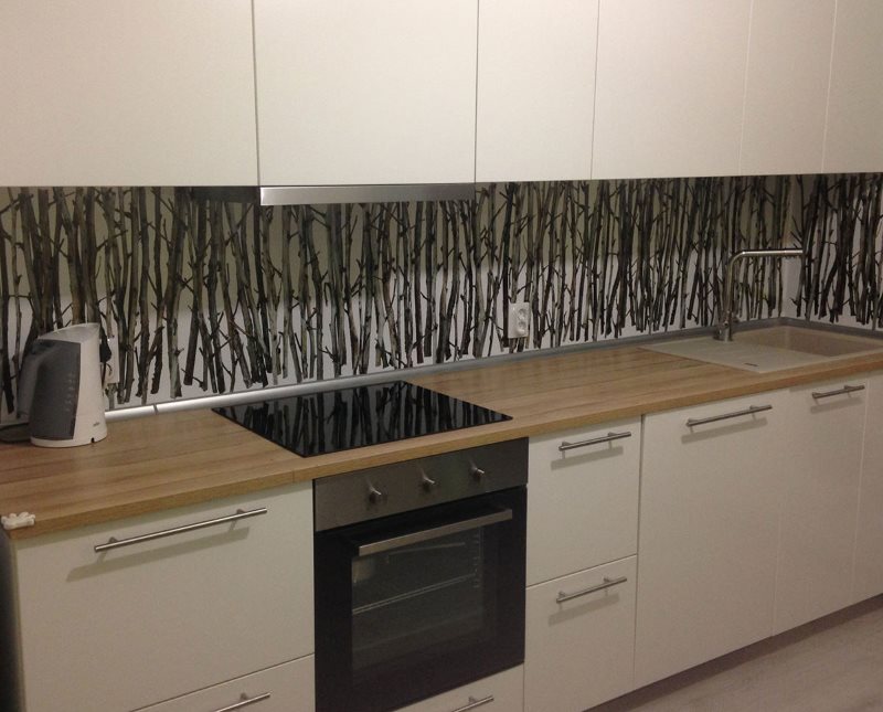 Ornement floral sur un tablier en plastique