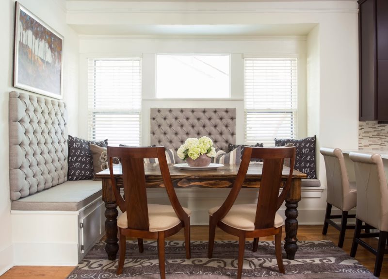 Equipping the dining area of the kitchen with a corner with chairs