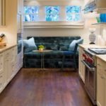 Παράλληλη διάταξη κουζίνας με καναπέ