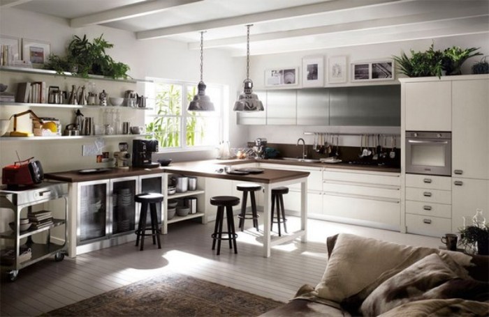 المطبخ الداخلية مباشرة.