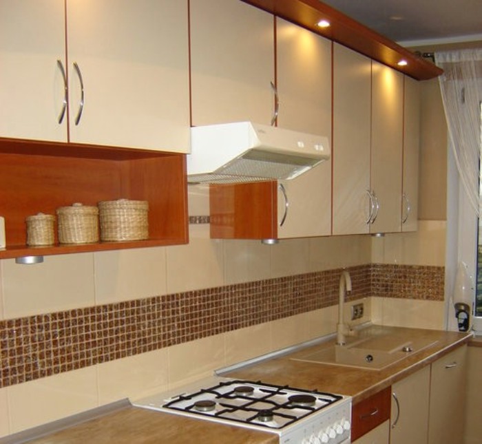 Mosaic and tile apron.