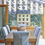 Coin repas sur la véranda d'une maison privée