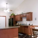 Reka bentuk dapur dengan perabot coklat