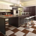 Bar di atas lantai seramik