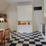 Lantai sangkar hitam dan putih