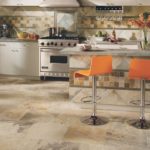 Bar najis dengan kerusi oren