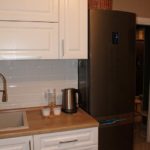 Spațiu în bucătărie pentru un frigider cu două compartimente