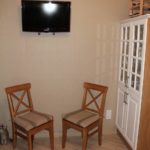 Două scaune de bucătărie cu scaune moi