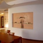 Select a niche in the wall using wallpaper