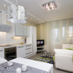 Ιαπωνικές κουρτίνες στο παράθυρο της κουζίνας