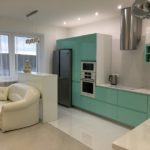 Πράσινο προσόψεις γραμμικό ακουστικό