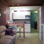 Κουκούλα πάνω από ένα λειτουργικό νησί κουζίνας