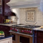 Τζακ πορτών σε μια κλασική κουζίνα