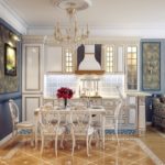 Τραπεζαρία με ξύλινα έπιπλα