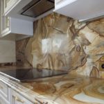 Φυσική πέτρα στην κουζίνα