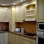 Προβολείς στη λευκή οροφή