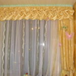 Hermosas bocanadas de lambrequin en la cocina