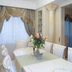 Ramo de flores en un florero de vidrio