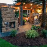 Revêtement de poêle en pierre dans la cuisine d'été