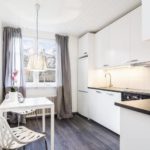 perdele lungi în bucătărie cu set de colț