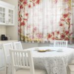 Perdă de bucătărie brodată cu organza