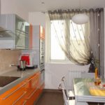 Tul gri în interiorul bucătăriei