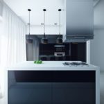 Perdele albe într-o bucătărie în stil minimalist.