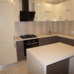 Cuisine d'angle avec façades en MDF