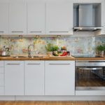 Casque blanc avec comptoir en bois