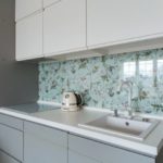 Plastique transparent sur un tablier de cuisine