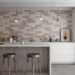 Azulejo gris en la pared de la cocina