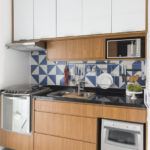 Disposition linéaire blanche et brune