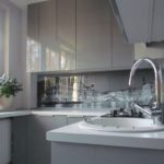 Cocina esquinera con delantal de vidrio templado