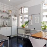 Azulejo blanco en la pared de la cocina