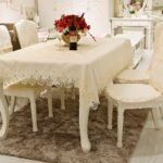 meubles en bois avec pieds bouclés