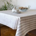 Nappe à rayures en tissu synthétique