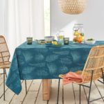 Meubles en osier à l'intérieur de la cuisine