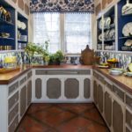 U-διαμορφωμένη κουζίνα σε ένα ιδιωτικό σπίτι